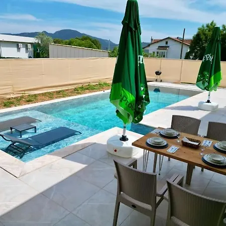 Grey - Villa